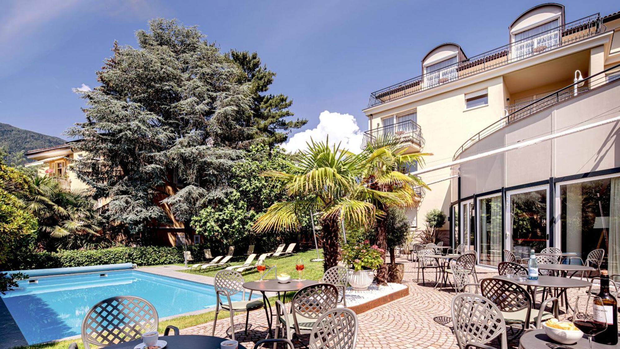 Hotel Villa Laurus Merano Bagian luar foto