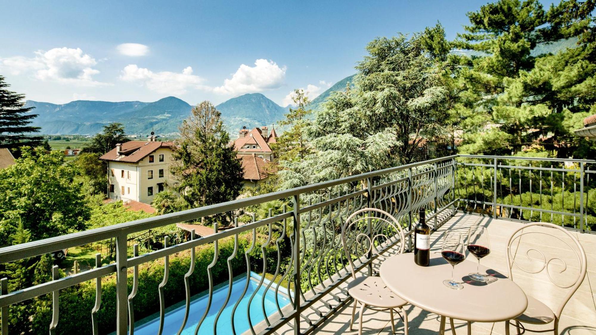 Hotel Villa Laurus Merano Bagian luar foto