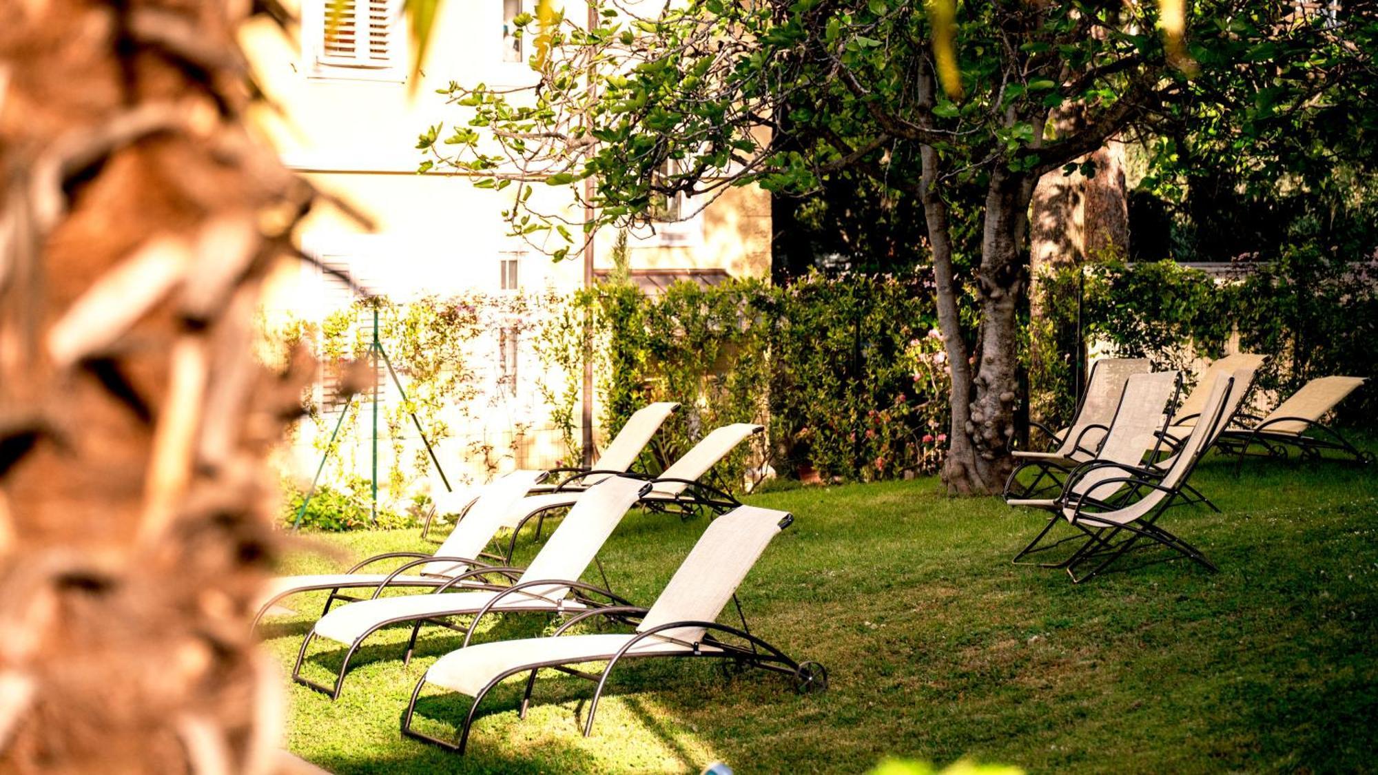 Hotel Villa Laurus Merano Bagian luar foto