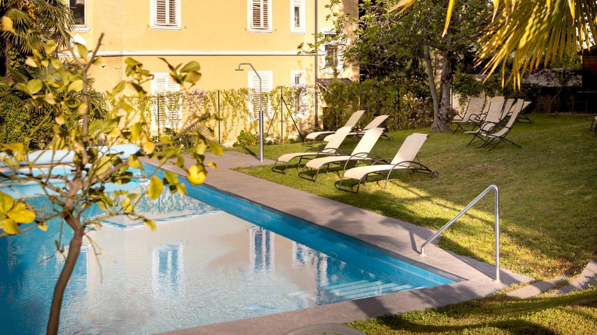 Hotel Villa Laurus Merano Bagian luar foto