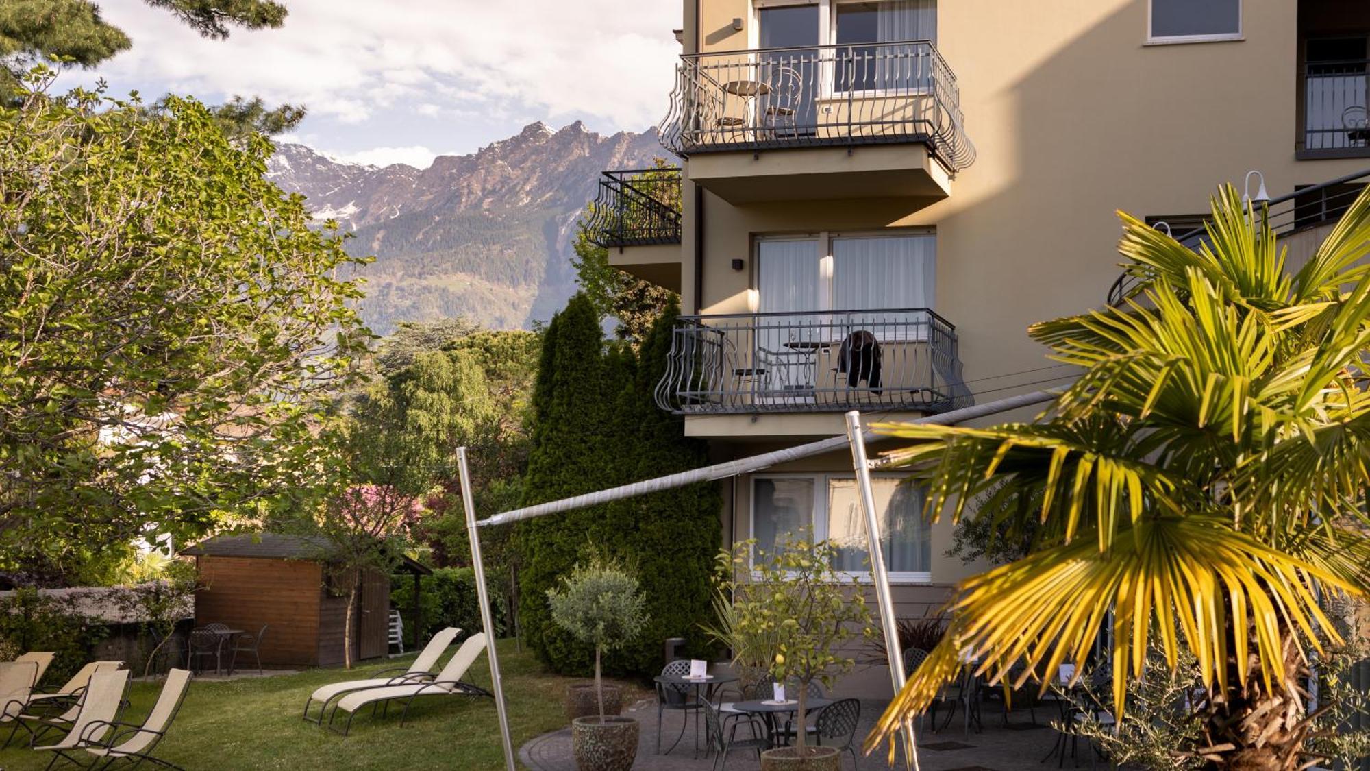 Hotel Villa Laurus Merano Bagian luar foto