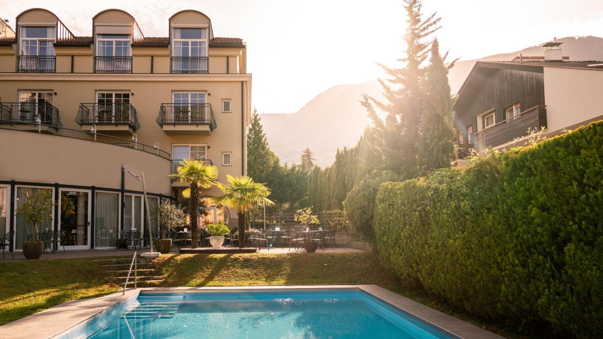 Hotel Villa Laurus Merano Bagian luar foto