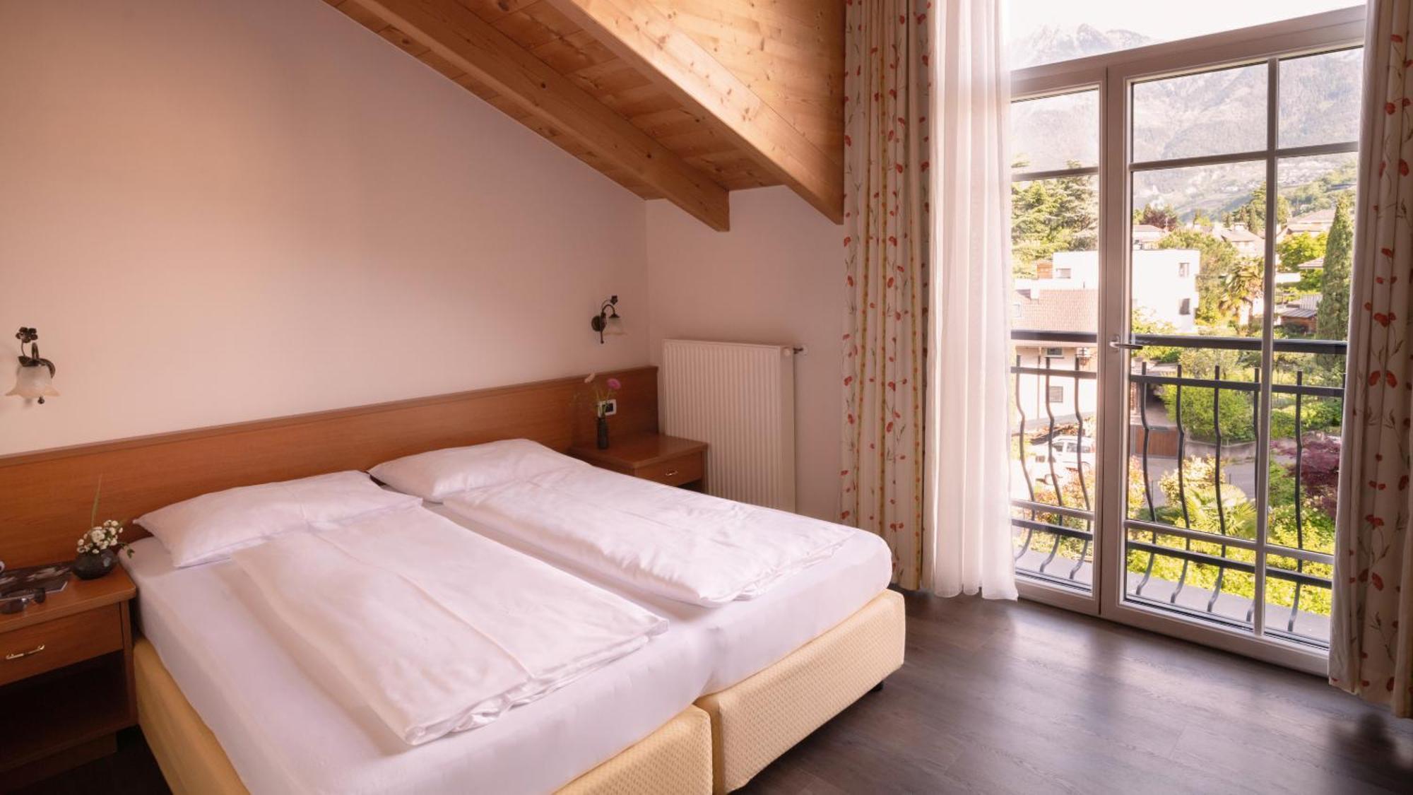 Hotel Villa Laurus Merano Bagian luar foto