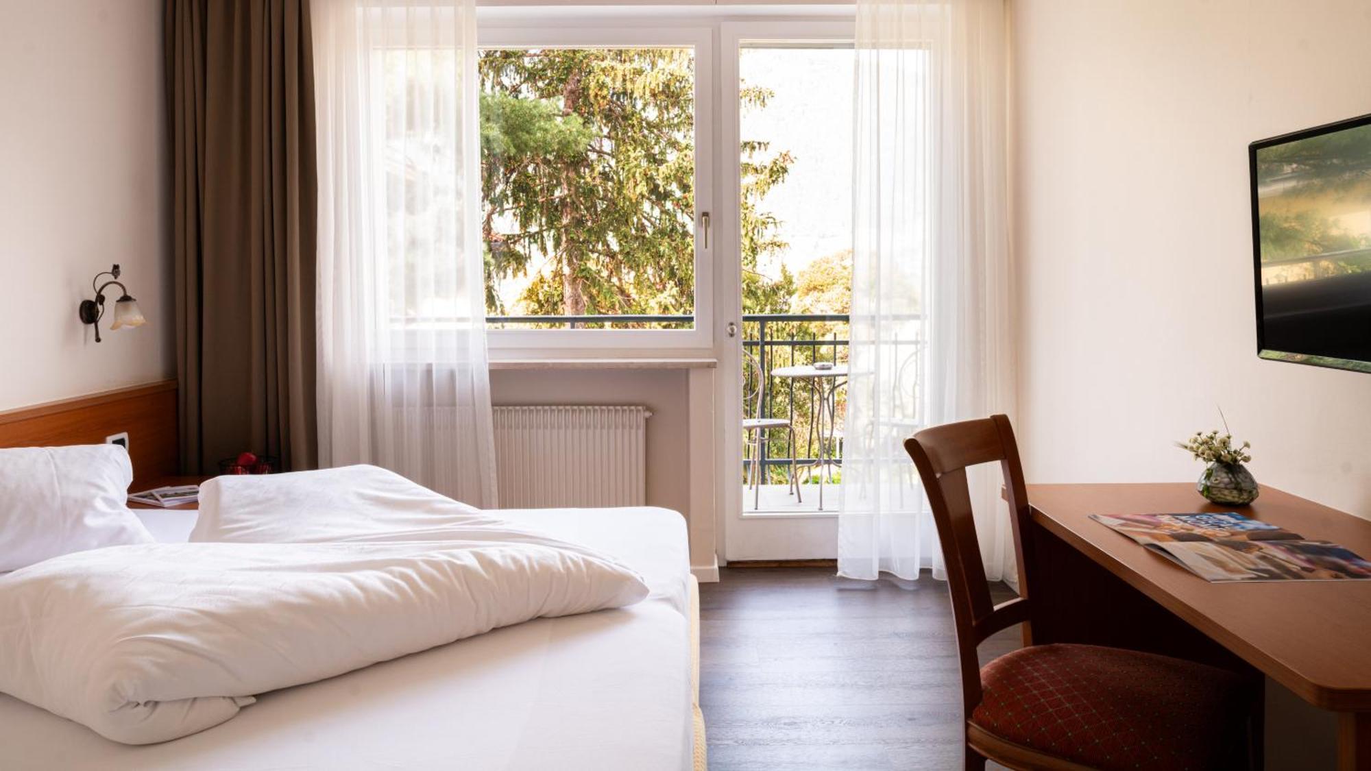 Hotel Villa Laurus Merano Bagian luar foto