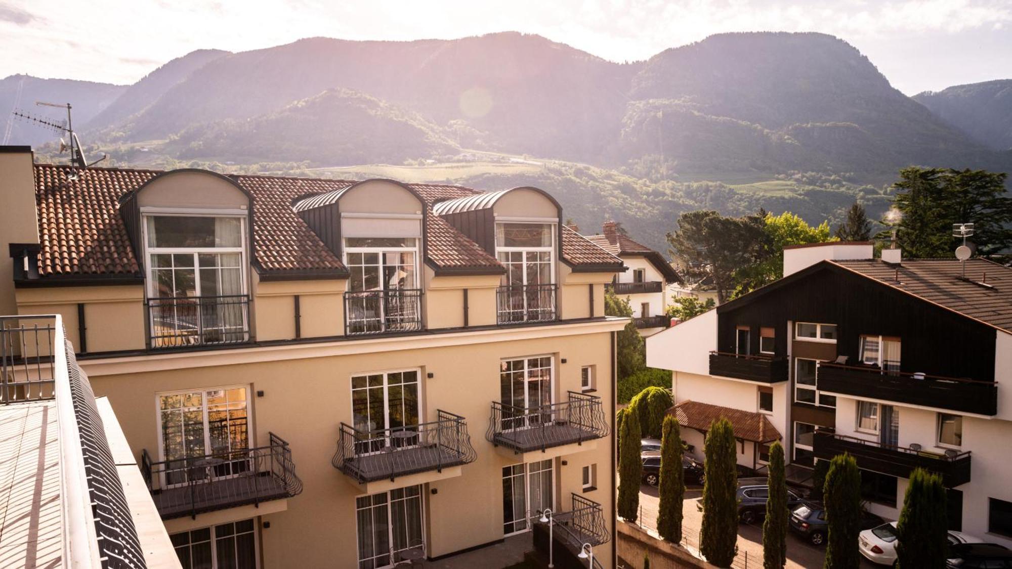 Hotel Villa Laurus Merano Bagian luar foto