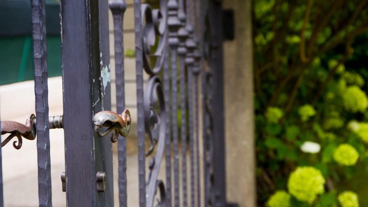 Hotel Villa Laurus Merano Bagian luar foto