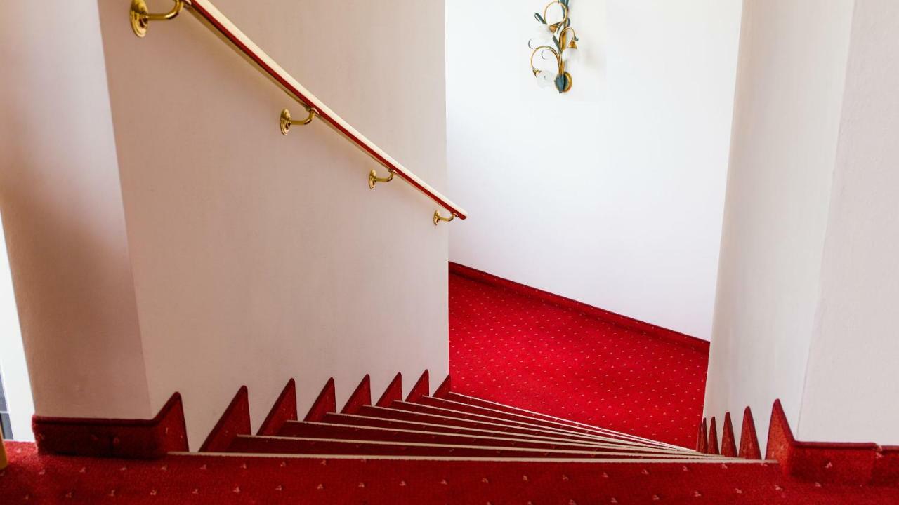 Hotel Villa Laurus Merano Bagian luar foto